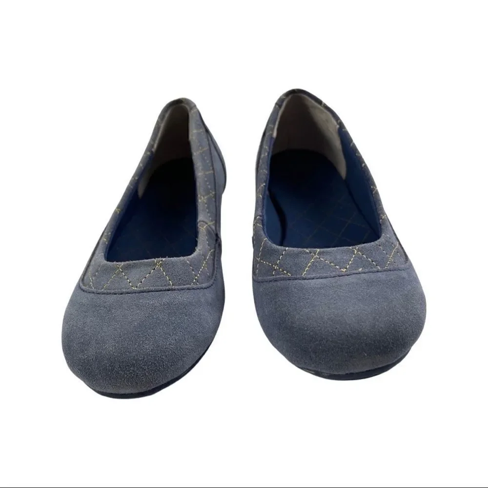 Lands End Women’s Suede Flats • Size 6M • NWOT